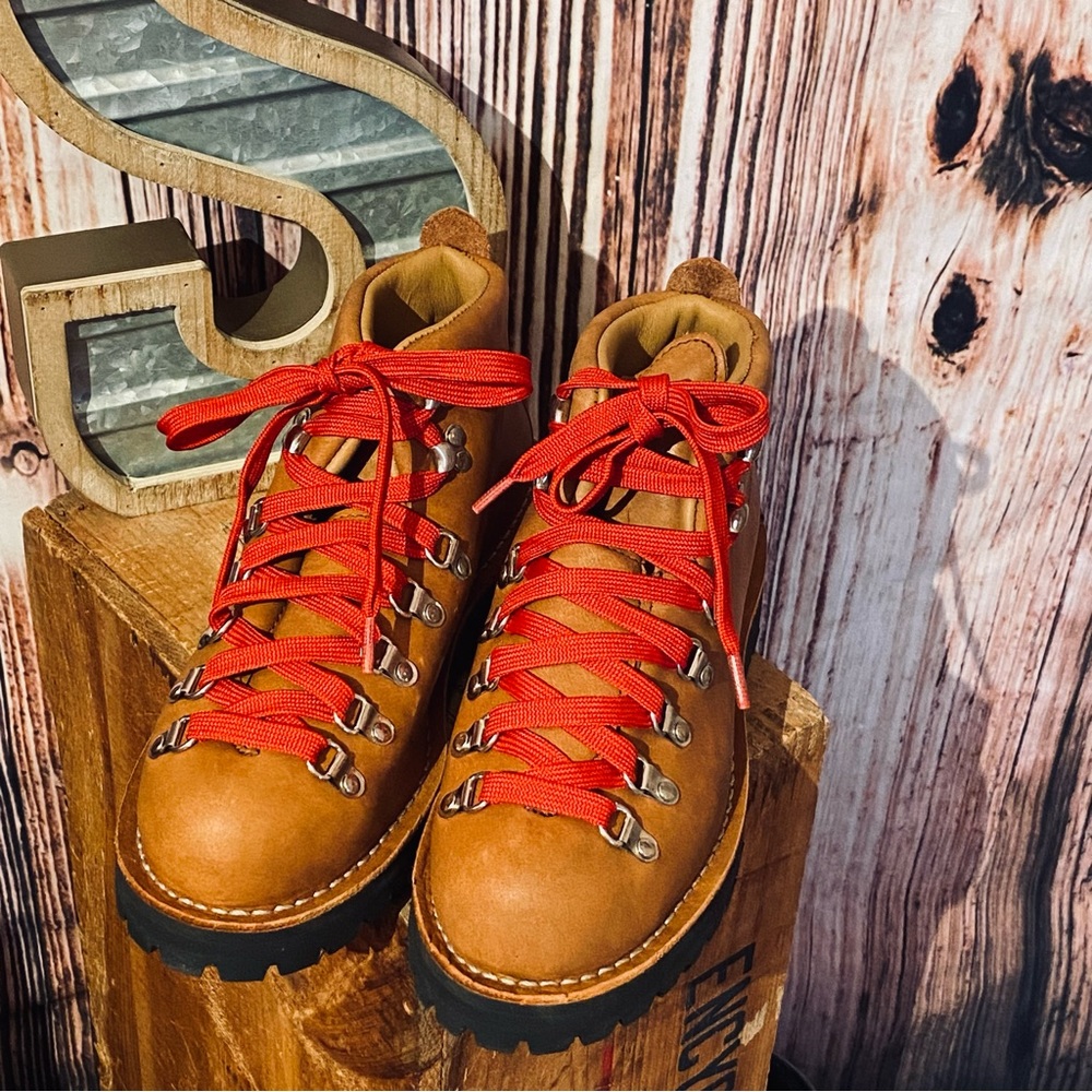 Danner Mountain Light Cascade Boots - Picture 4 of 12